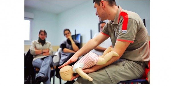 Congé maternité : se former aux gestes de premiers secours