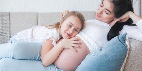 Préparer l’aîné à l’arrivée de bébé